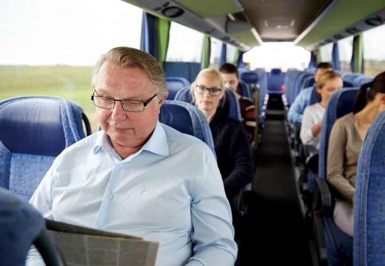 seguro asiento pasajero. Pasajeros en bus